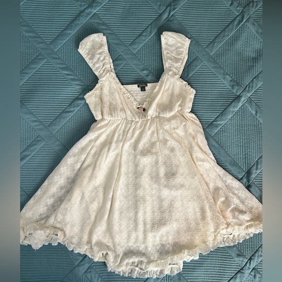 wild fable Dresses & Skirts - Wild Fable White Floral Lace Babydoll Mini Dress - Size Medium